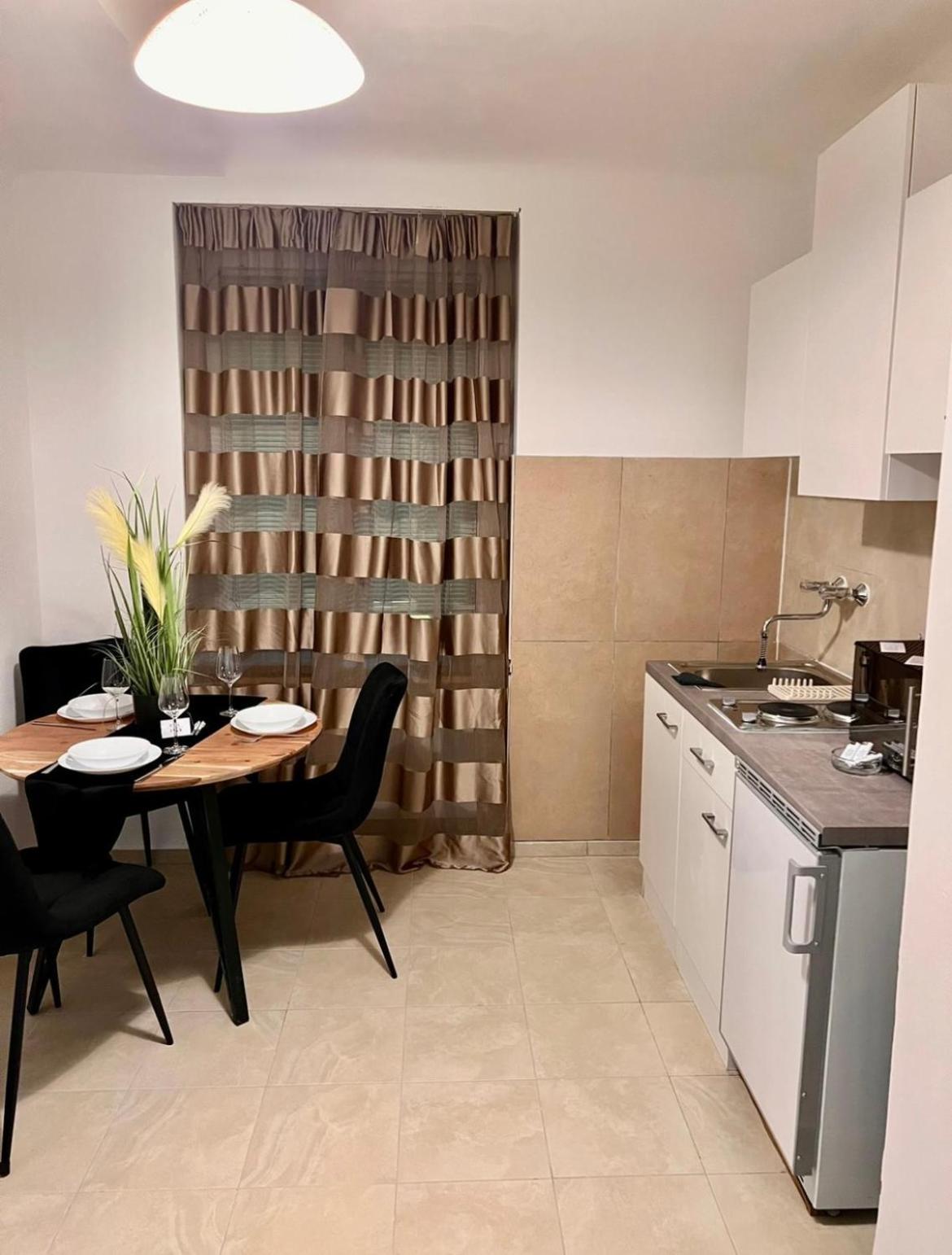 Roomino Apartment Виена Екстериор снимка